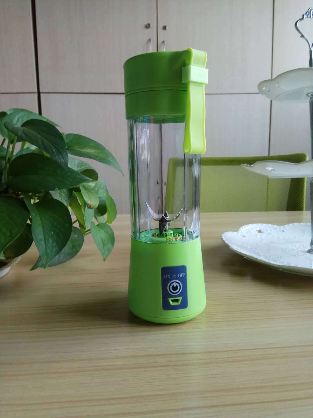 Foreign trade explosion models electric juicer home portable multi-function fruit juice cup 6 leaf custom LOGO