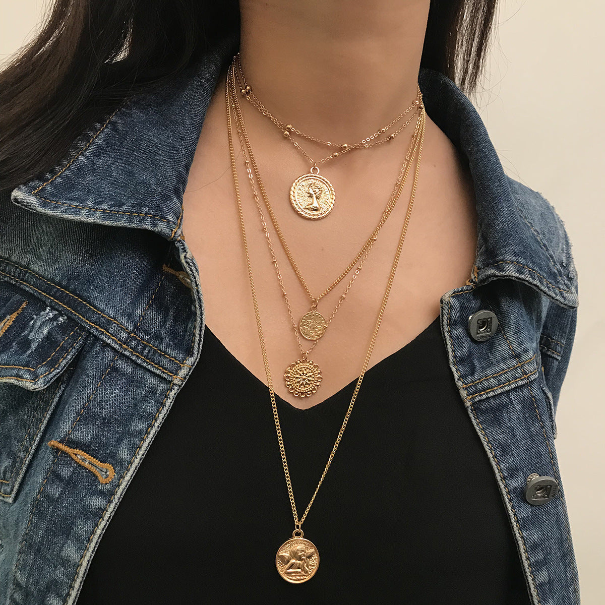 European and American cross-border jewelry, multi-layered multi-layer round street shooting elements, women, retro queen, avatar, creative necklace